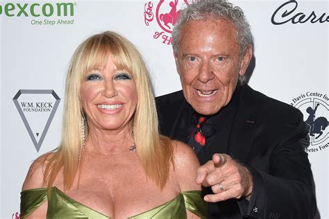 suzzanne somers nude|Suzanne Somers, 74, poses completely NUDE in shocking new。